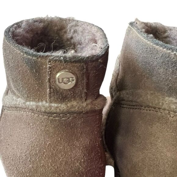 Ugg light brown suede heeled booties. Size 6 - Picture 9 of 12